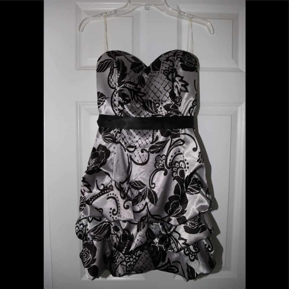 Strapless Black & Silver mini dress EUC OWO